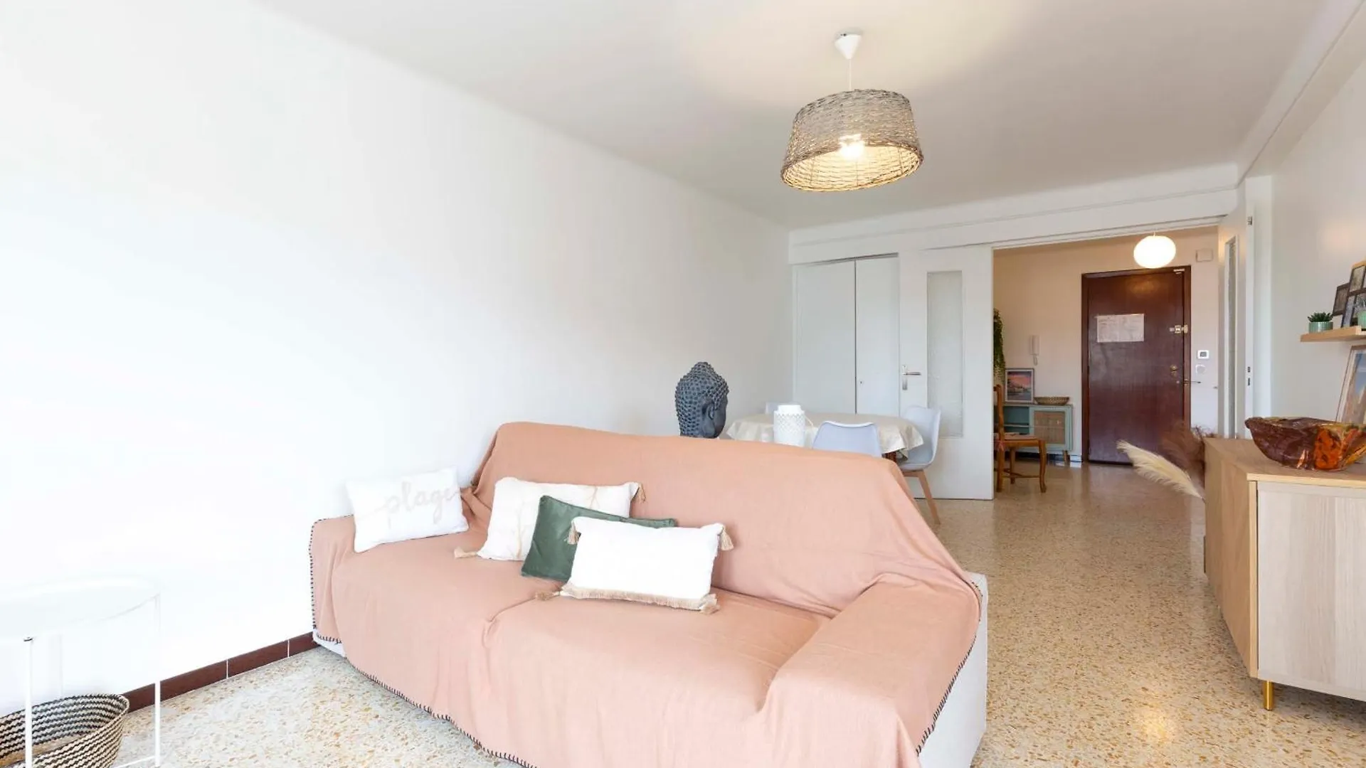 Center Of Antibes Spacious 2 Bedroom Flat With Terrace And Air Conditioning Apartmán