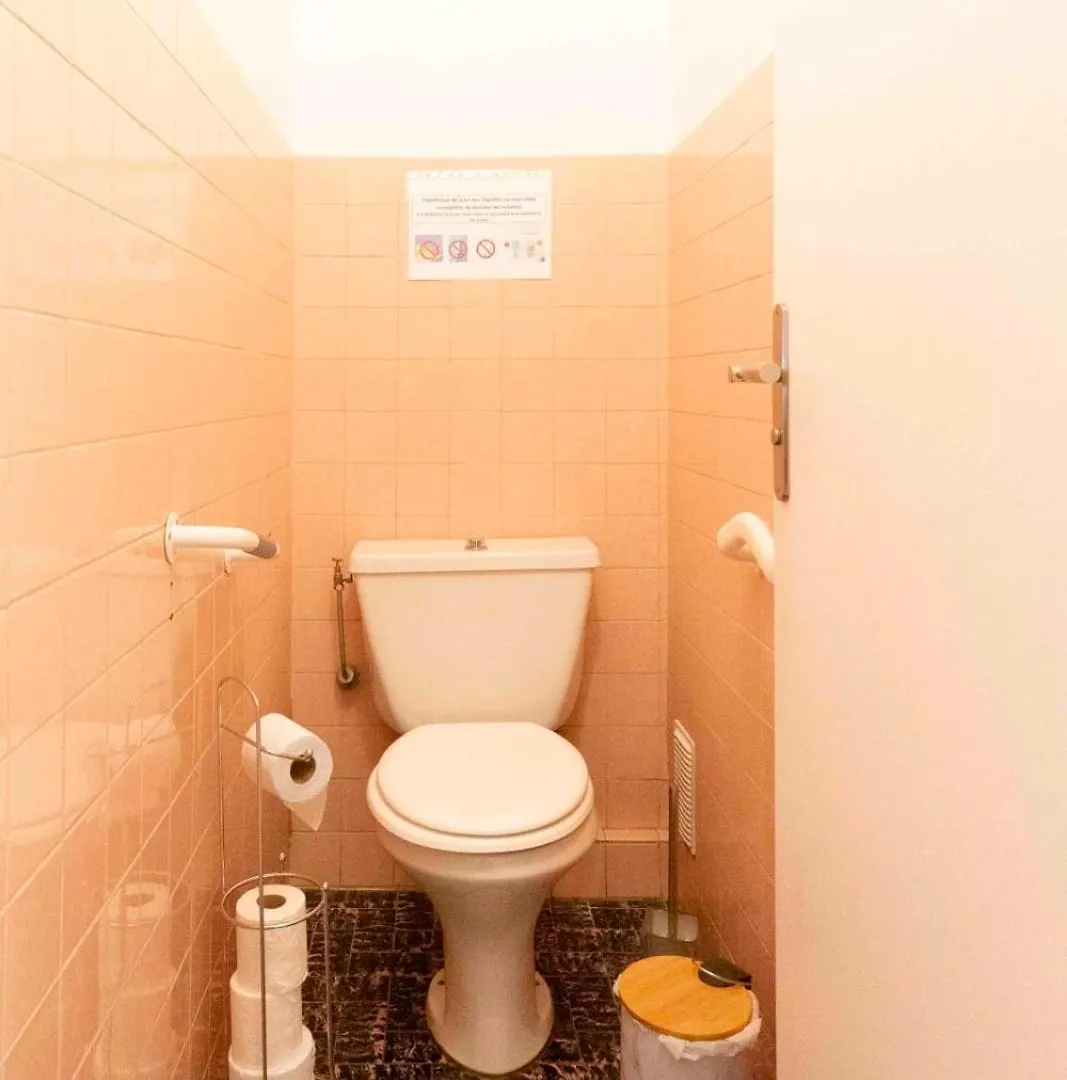 Center Of Antibes Spacious 2 Bedroom Flat With Terrace And Air Conditioning 0*,