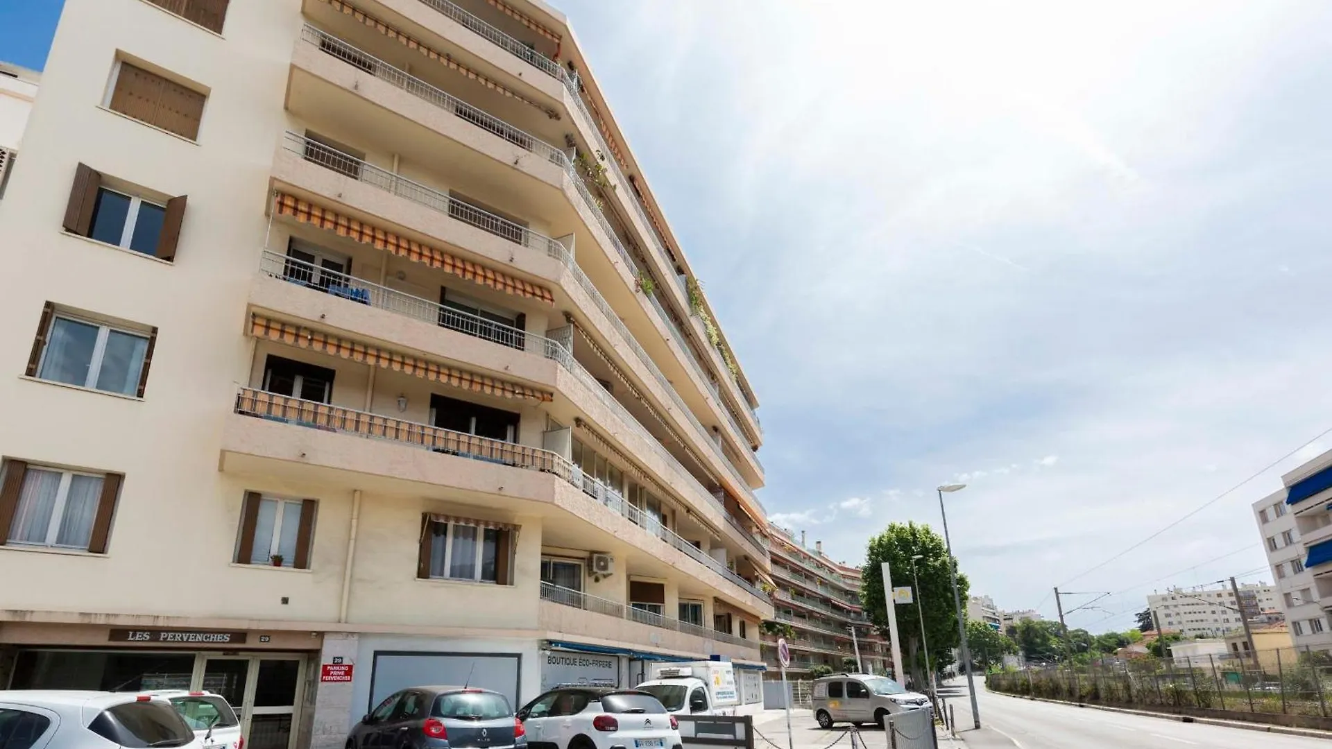 Center Of Antibes Spacious 2 Bedroom Flat With Terrace And Air Conditioning 0*,